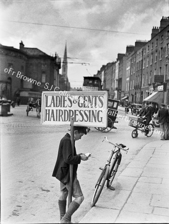 O'CONNELL ST BOY WITH HAIRDRESSING  AD  ROTUNDA GATE TRAM FINDLATERS CHURCH